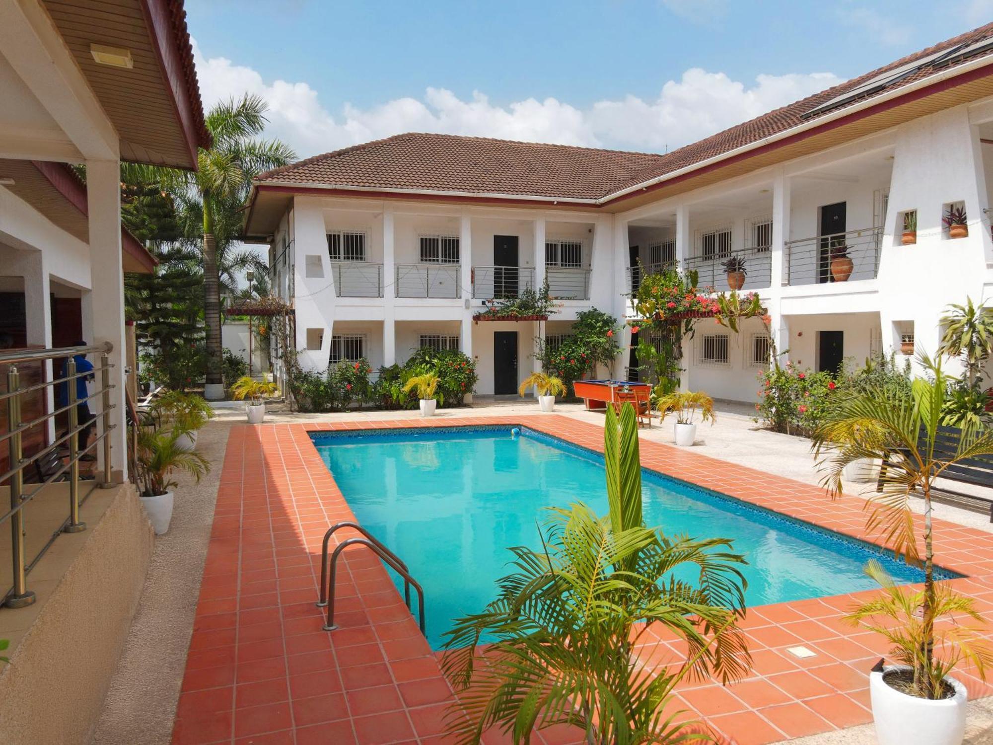 Bragha Apartments And Hotel Sekondi-Takoradi Esterno foto